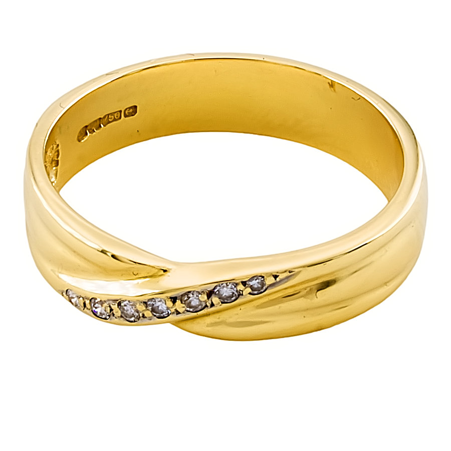 18ct gold Diamond half eternity Ring size O